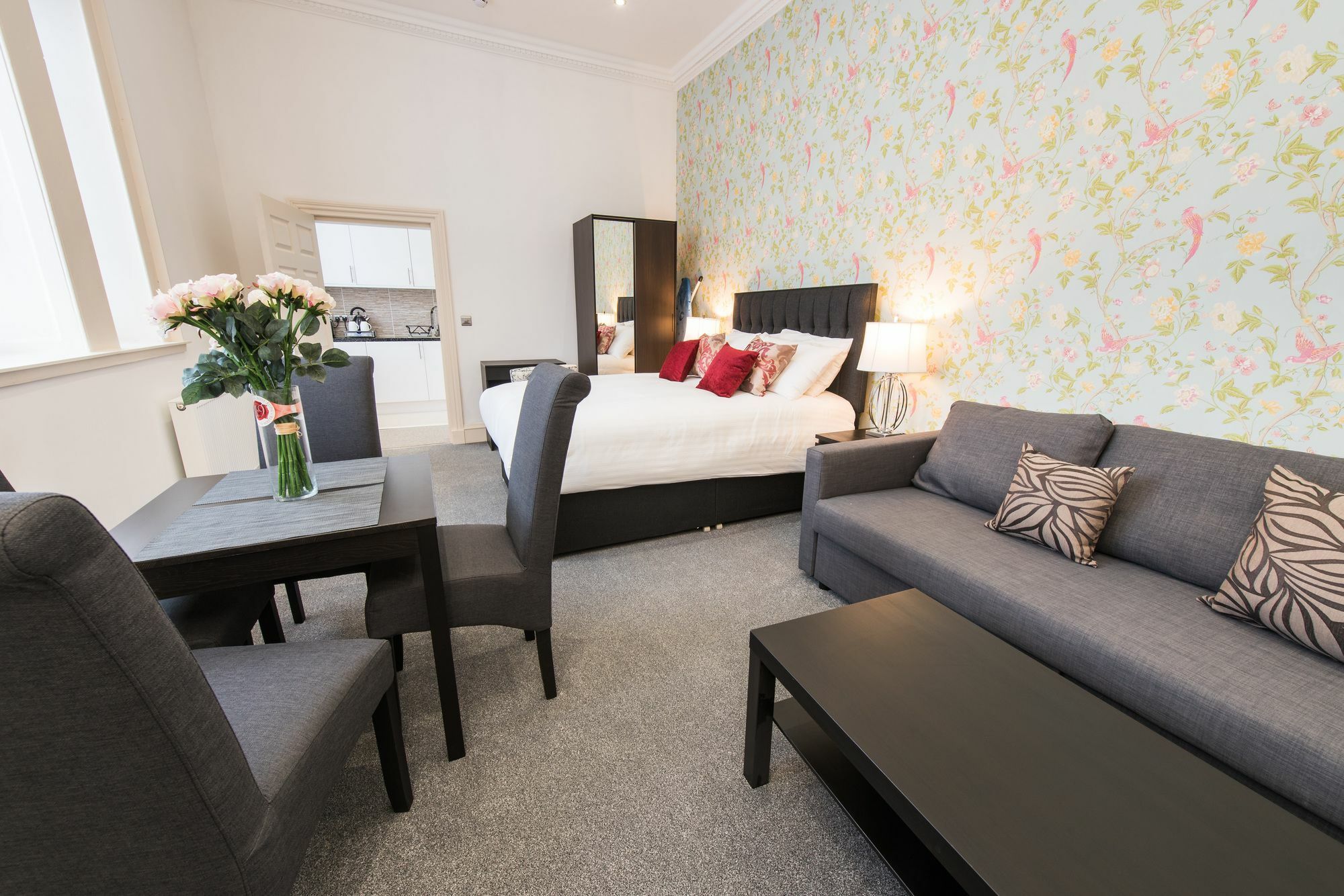 Royal Princes Suites EDI Exterior foto